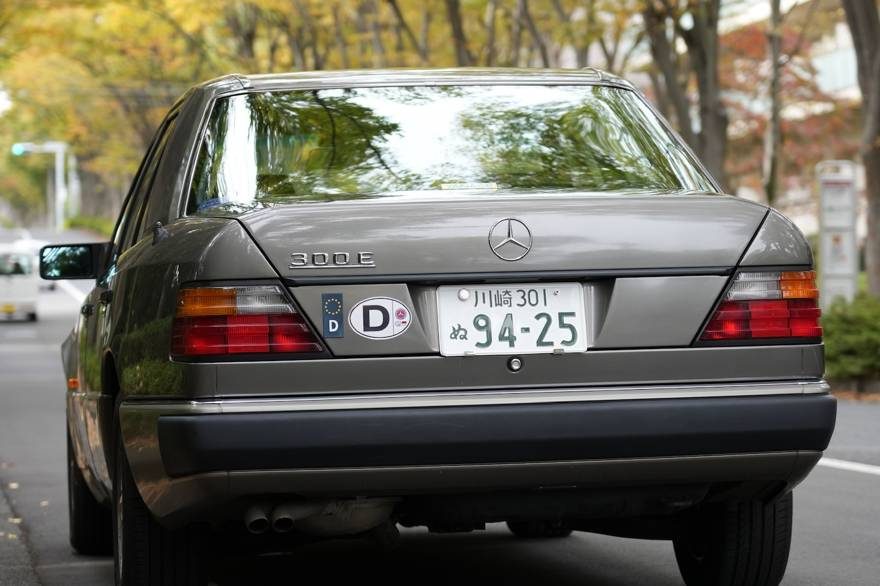 Mercedes-Benz W124 300E（左ハンドル）（1992年式） ネオクラシック中古車｜Young Timers Club.