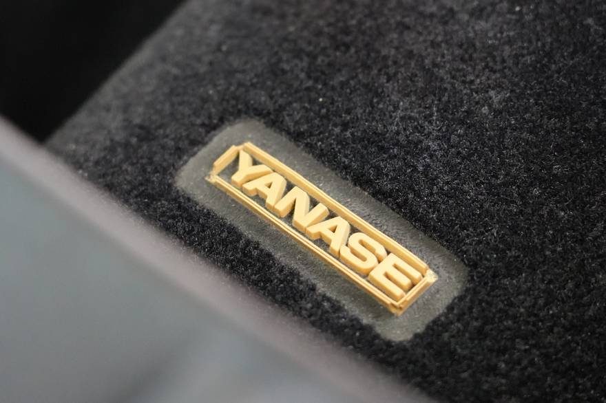 Mercedes-Benz W124 300E（左ハンドル）（1992年式） ネオクラシック中古車｜Young Timers Club.