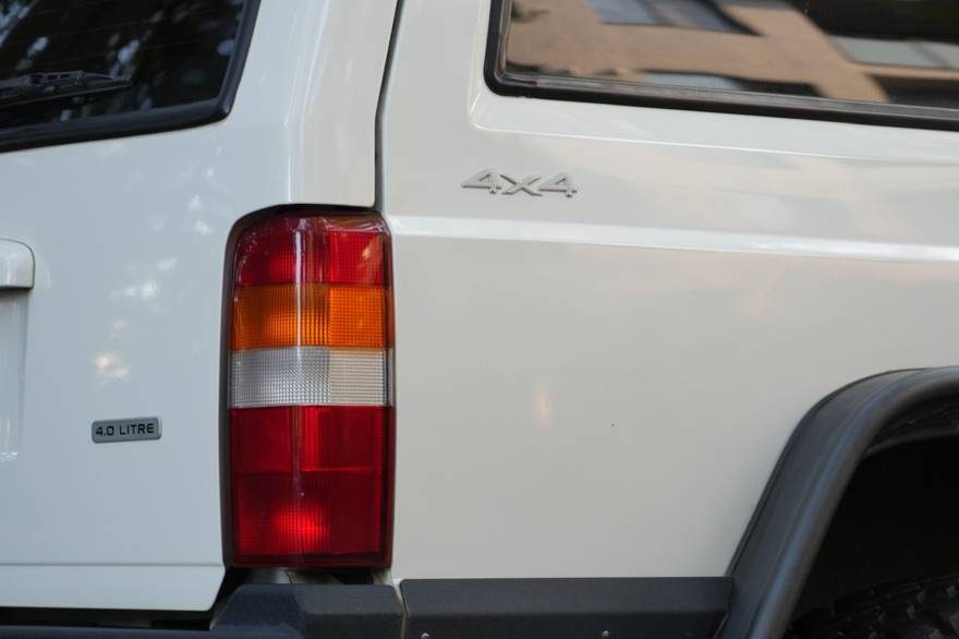 Jeep Cherokee XJ 4.0L Sport 4WD（2002年式） ネオクラシック中古車｜Young Timers Club.