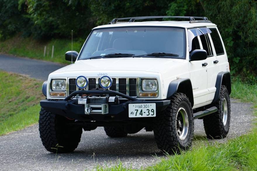Jeep Cherokee XJ 4.0L Sport 4WD（2002年式） ネオクラシック中古車｜Young Timers Club.