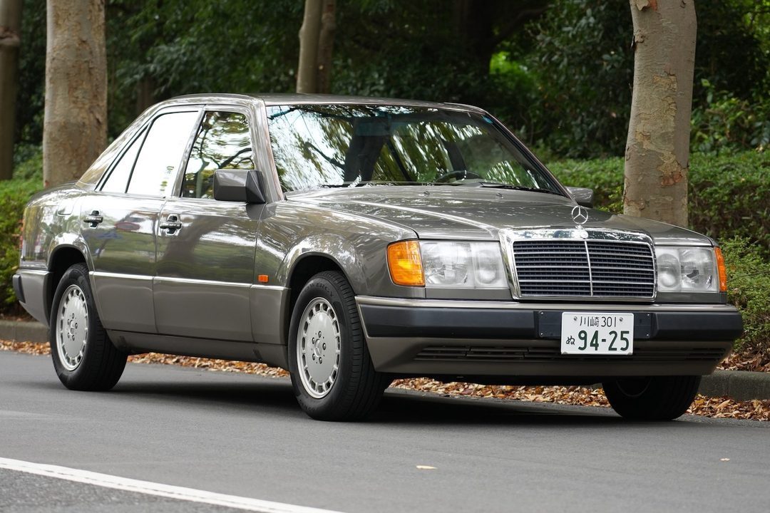 Mercedes-Benz W124 300E（左ハンドル）