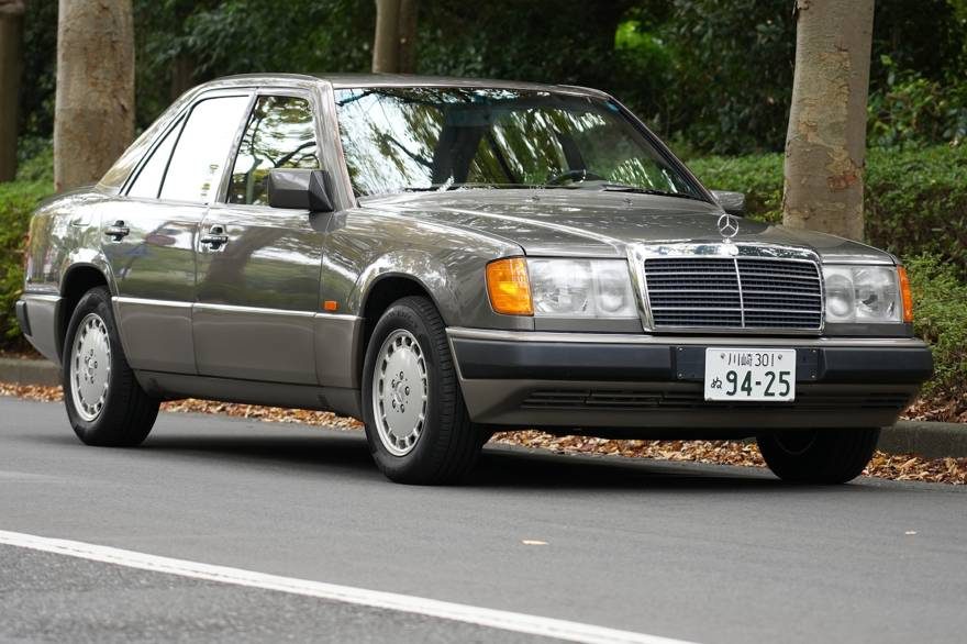 Mercedes-Benz W124 300E（左ハンドル）（1992年式） ネオクラシック中古車｜Young Timers Club.