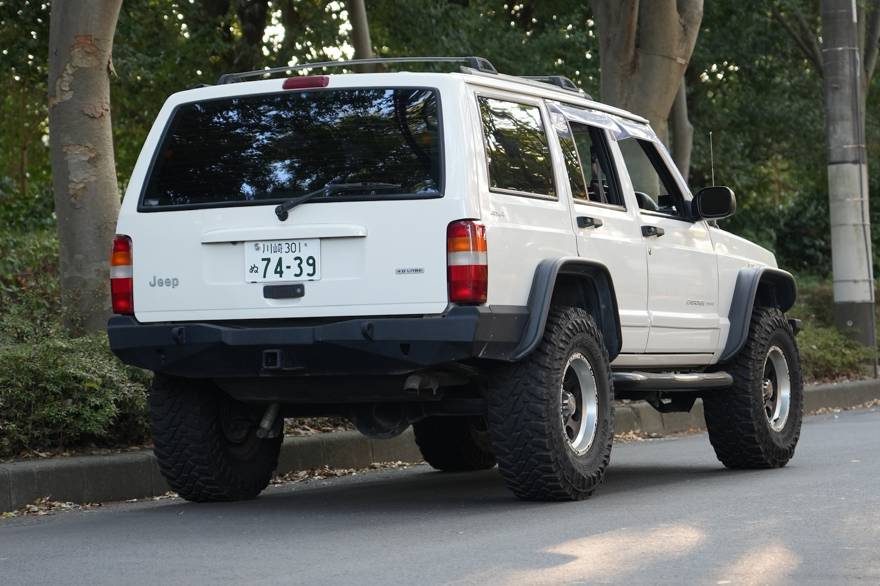 Jeep Cherokee XJ 4.0L Sport 4WD（2002年式） ネオクラシック中古車｜Young Timers Club.