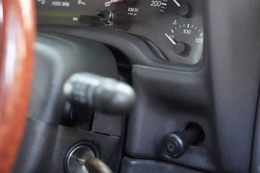 Jeep Cherokee XJ 4.0L Sport 4WD（2002年式） ネオクラシック中古車｜Young Timers Club.